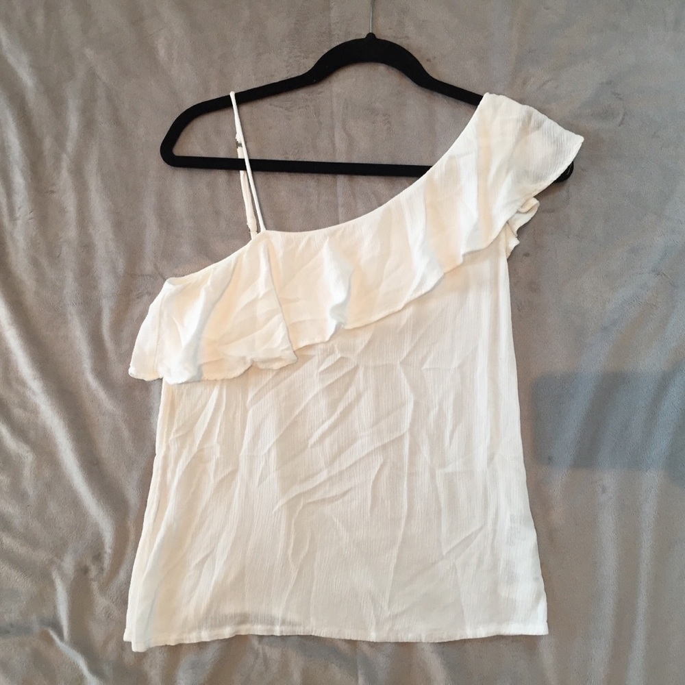 Hollister EUC white one shoulder top w ruffles